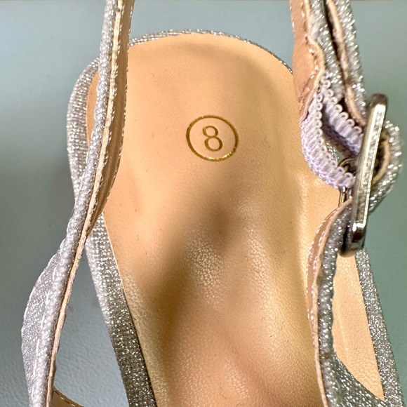 Silver heels - Picture 6 of 6